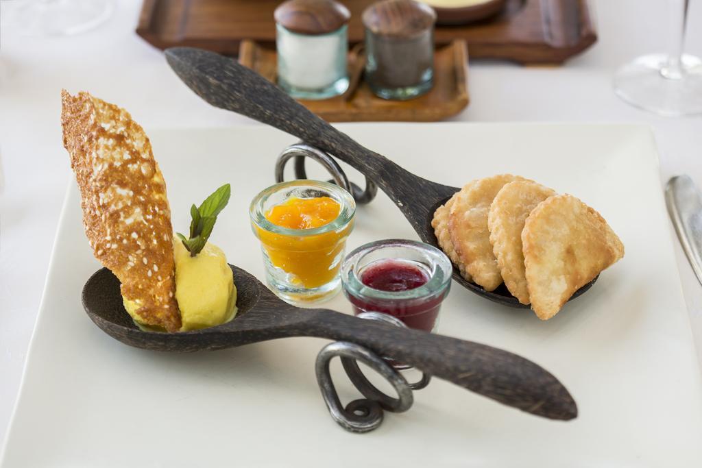 The Residence Mauritius Belle Mare Esterno foto A selection of tapas