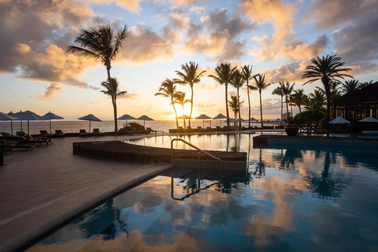 The Residence Mauritius Belle Mare Esterno foto Sunset at the Four Seasons Resort