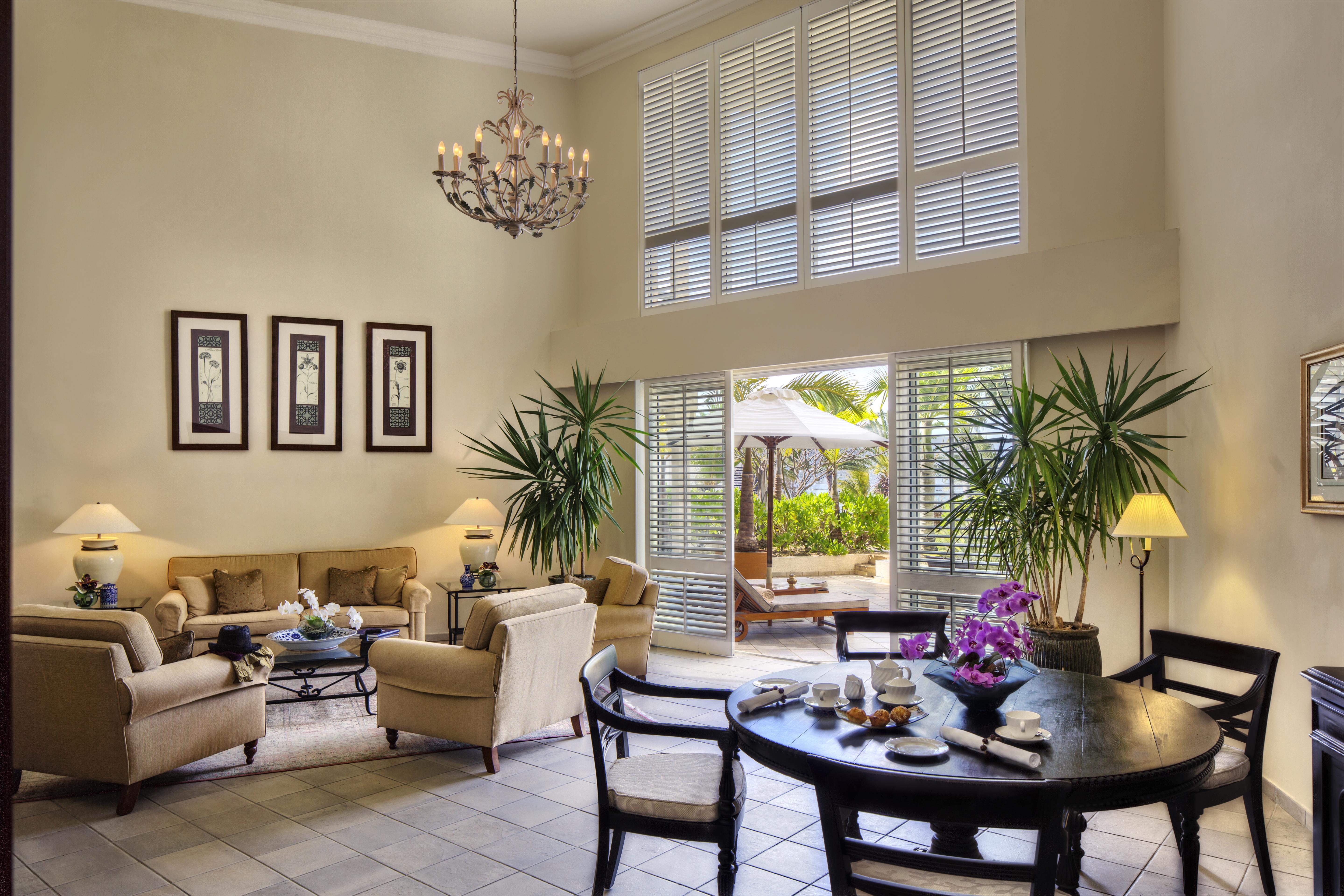 The Residence Mauritius Belle Mare Esterno foto A living room in a home