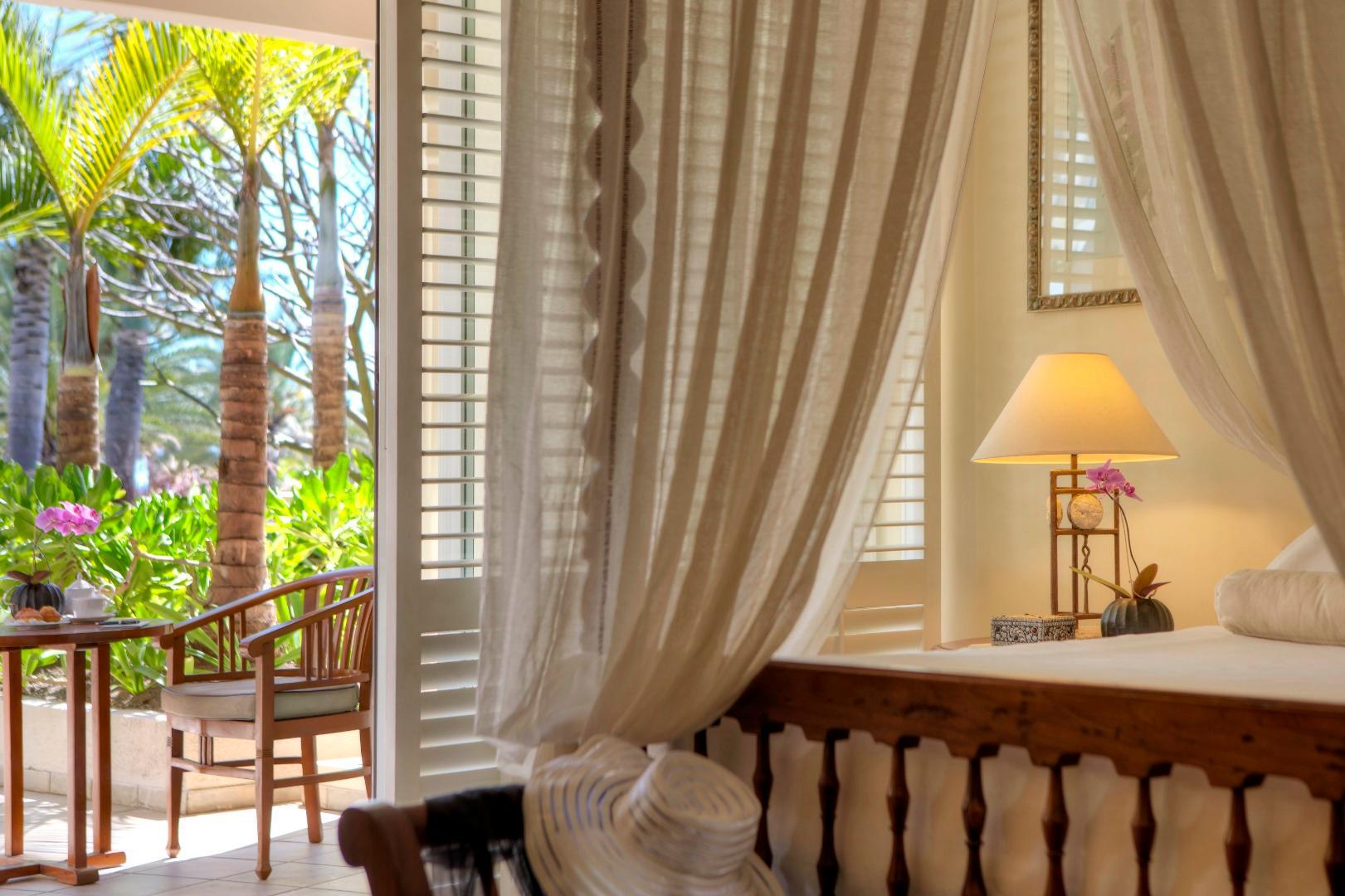 The Residence Mauritius Belle Mare Esterno foto A bedroom at the hotel