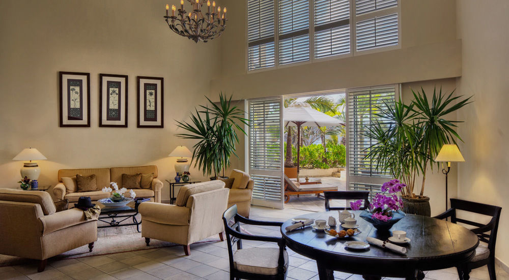 The Residence Mauritius Belle Mare Esterno foto A living room at the Four Seasons Resort