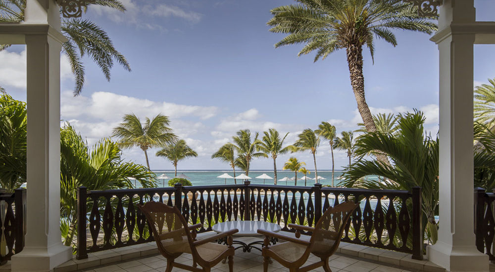 The Residence Mauritius Belle Mare Esterno foto View of the beach from the hotel