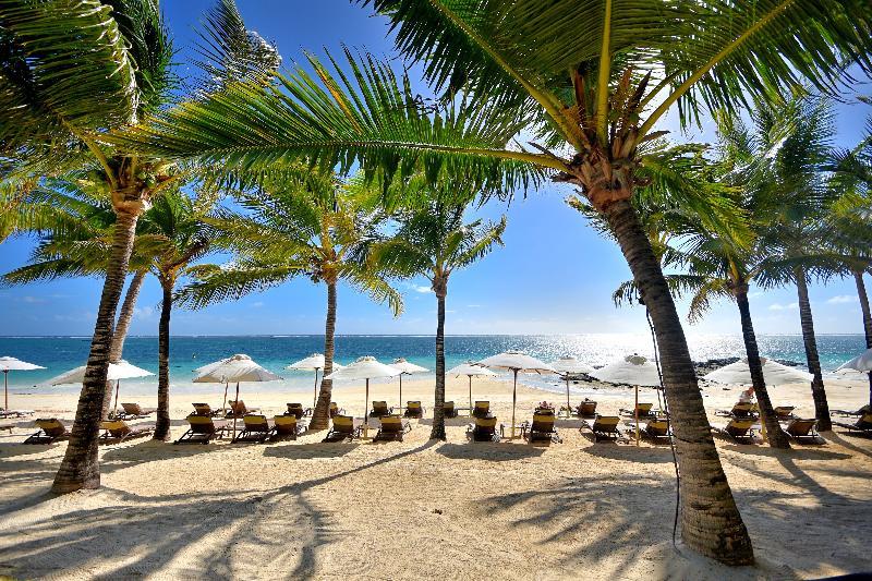 The Residence Mauritius Belle Mare Esterno foto Beach at the Intercontinental Resort