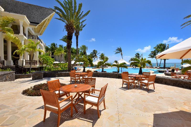 The Residence Mauritius Belle Mare Esterno foto The pool at the resort