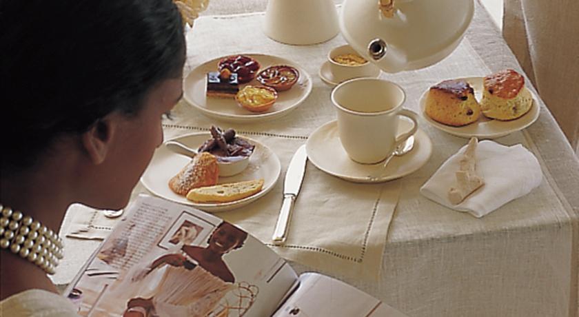 The Residence Mauritius Belle Mare Esterno foto Afternoon tea