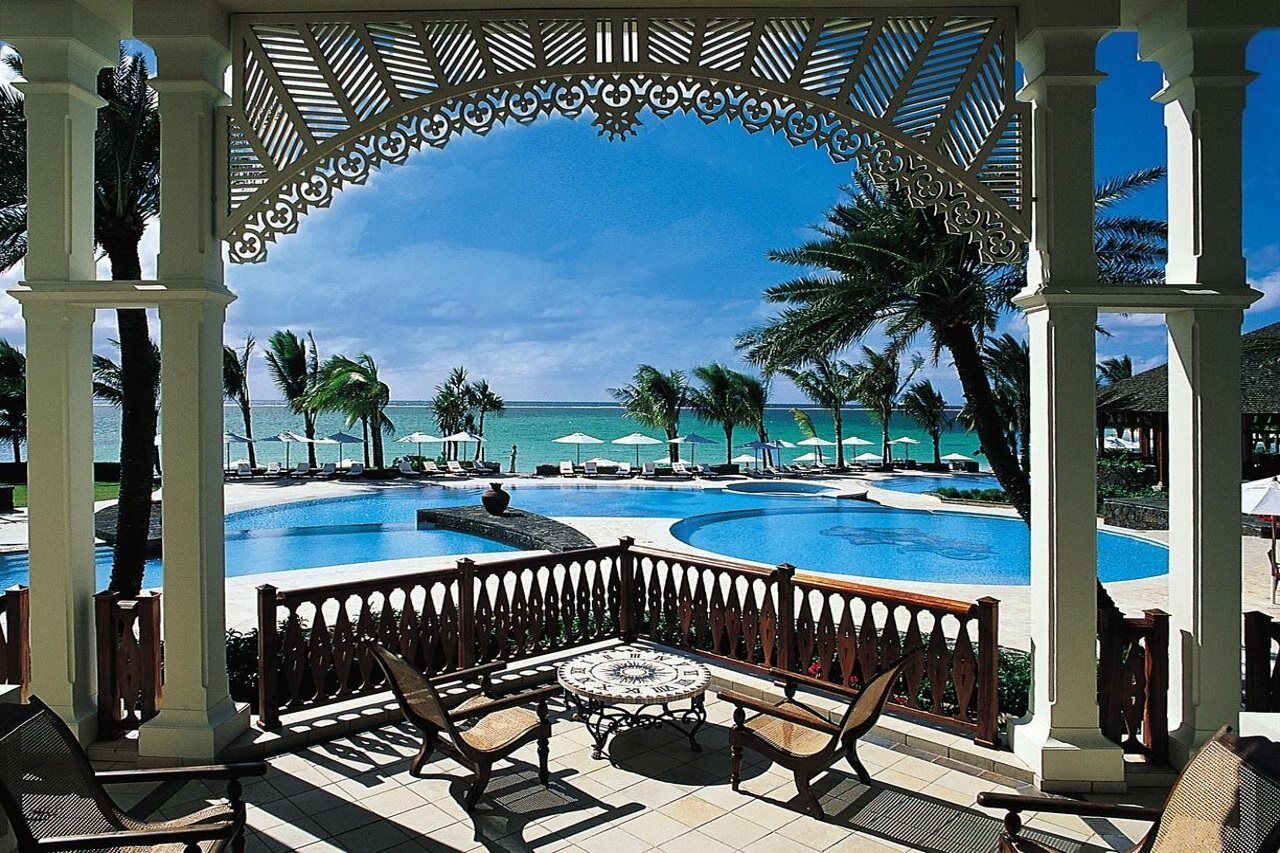 The Residence Mauritius Belle Mare Esterno foto The pool at the resort